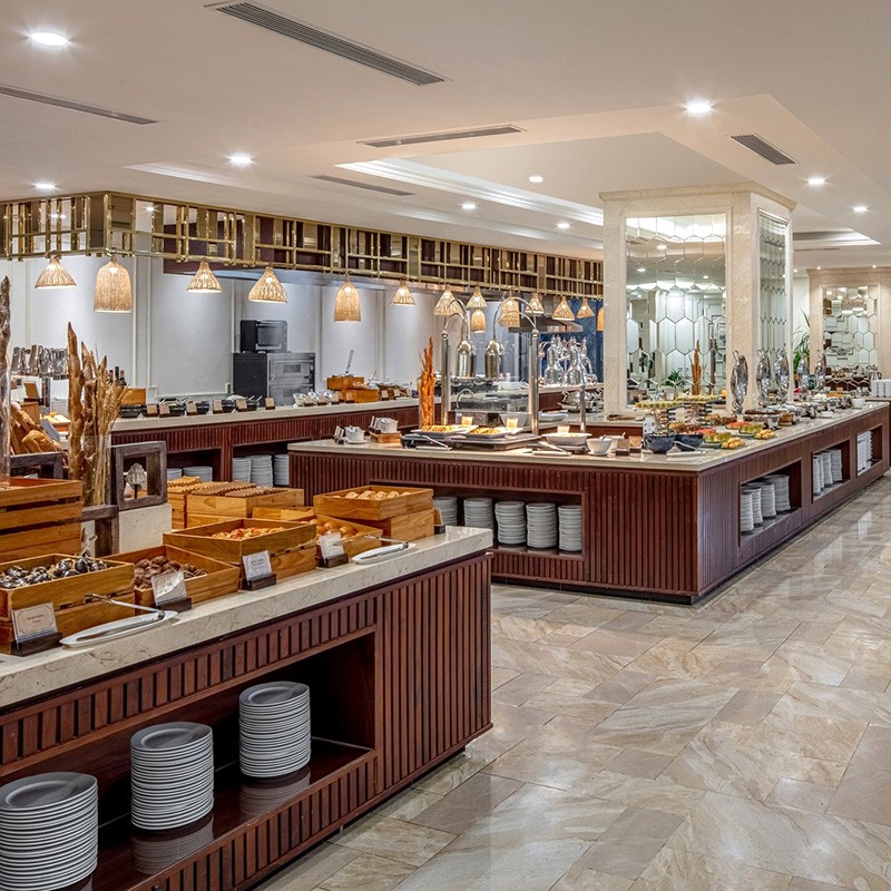 Buffet sáng sang trọng, sạch sẽ.