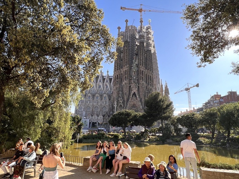 Hãy ăn mặc lịch sự và cư xử đúng mực khi tham quan Sagrada Família.