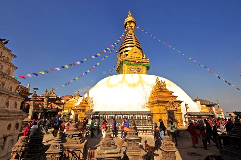 Mái vòm trắng, mắt Phật linh thiêng tại Swayambhunath.