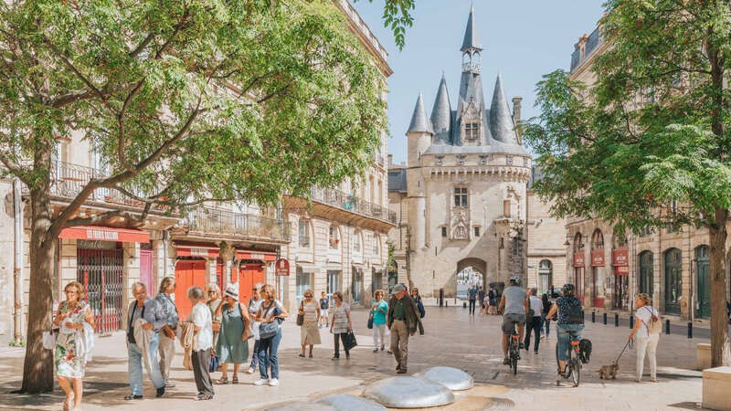 Porte Cailhau: Biểu tượng lịch sử Bordeaux.