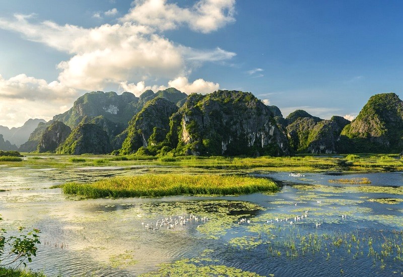 Vân Long: Vịnh không sóng.