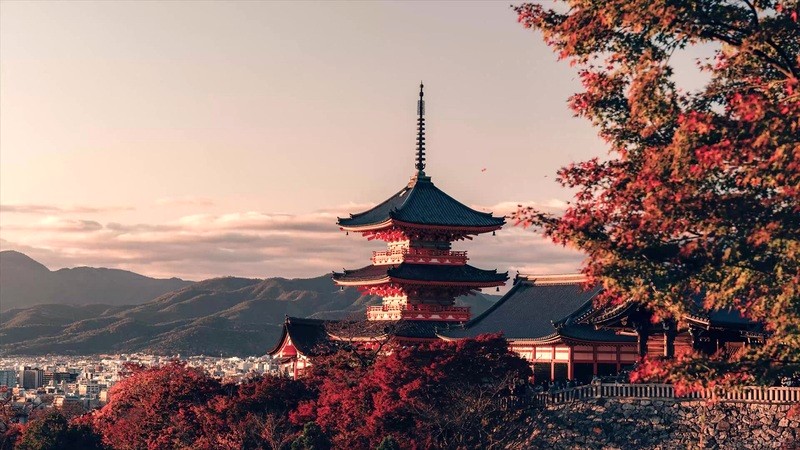 Chùa Kiyomizu-dera: Tôn trọng không gian linh thiêng, giữ tác phong lịch sự.