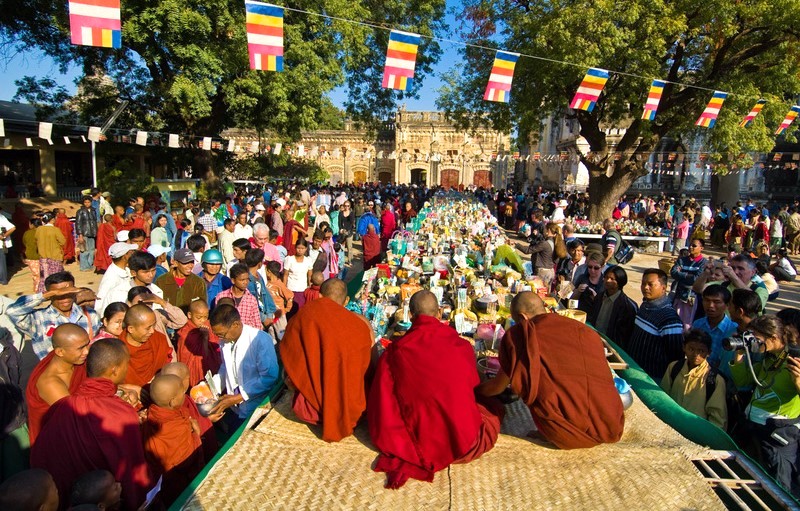 Lễ hội Annada (tháng Giêng) là lễ hội lớn ở Bagan.