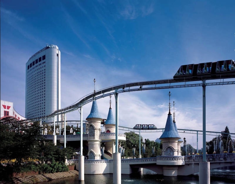 Lưu trú tại Lotte World Hotel để nghỉ đêm.