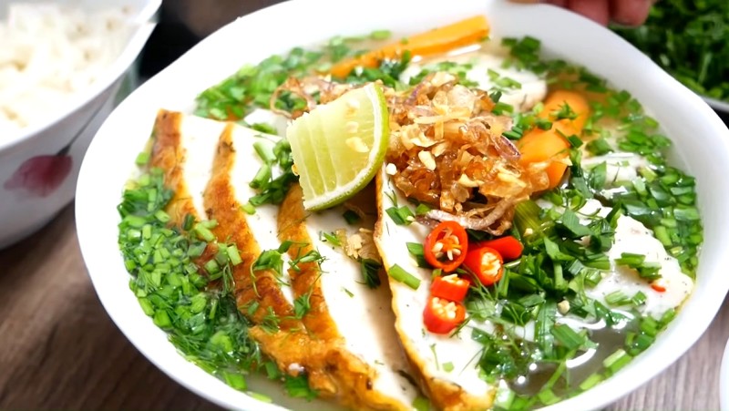 Bánh canh chả cá hấp dẫn không?