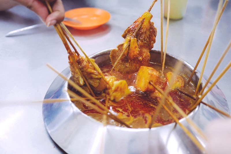 Xiên thịt rau củ Satay Celup, món ăn vặt hot của giới trẻ.