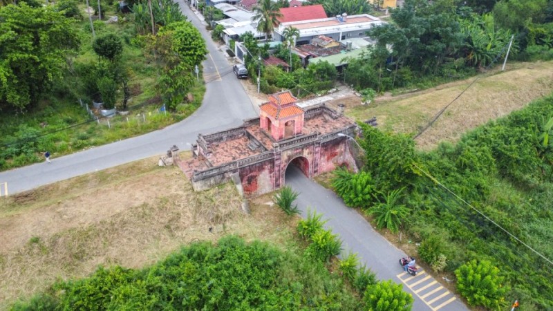 Cổng Nam, thành phố.