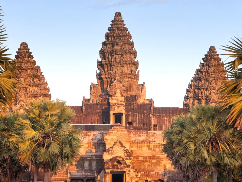 Angkor Wat lộng lẫy với những tháp hình kim tự tháp vươn cao. Ảnh: @manx_in_the_world.