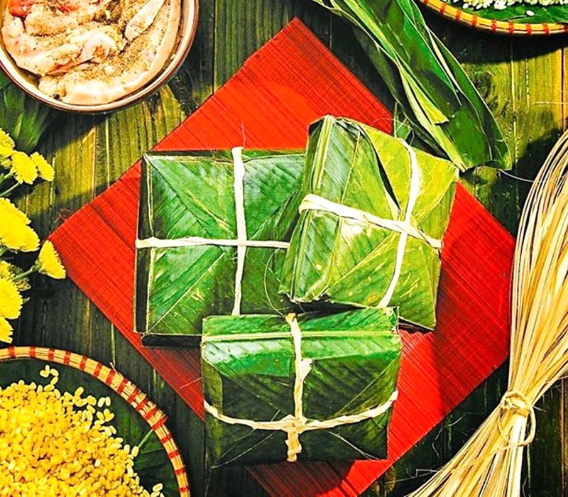 Bánh trưng dẻo thơm, cúng ông bà ngày Tết.