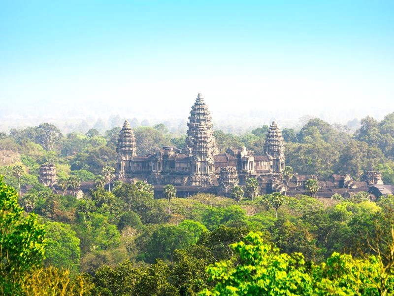 Angkor Wat ẩn mình trong khu rừng nguyên sinh rộng lớn. (Ảnh: @hydromet2)