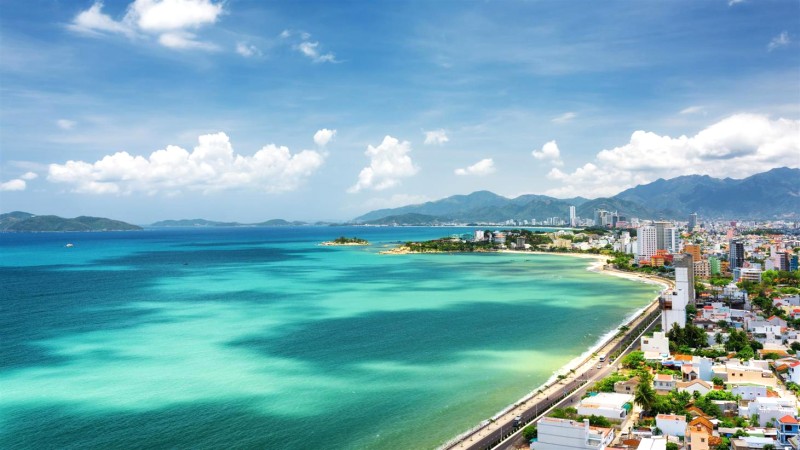 Nha Trang đẹp nhất khi trời dịu, biển êm.