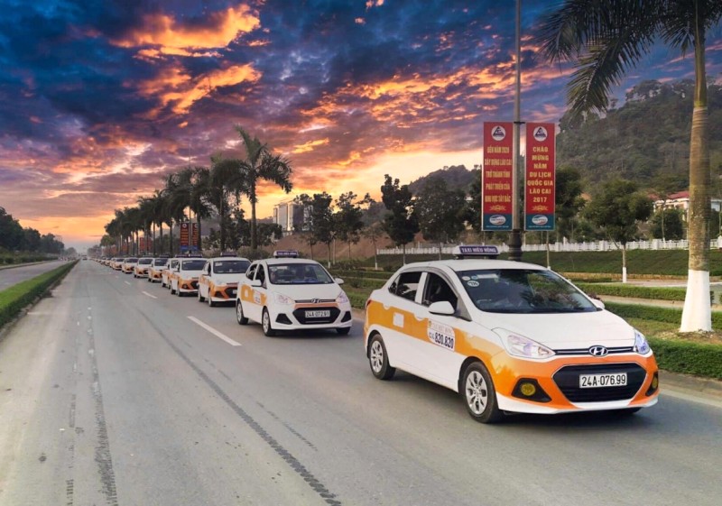 Taxi Hiếu Hồng nổi bật với ngoại hình độc đáo.