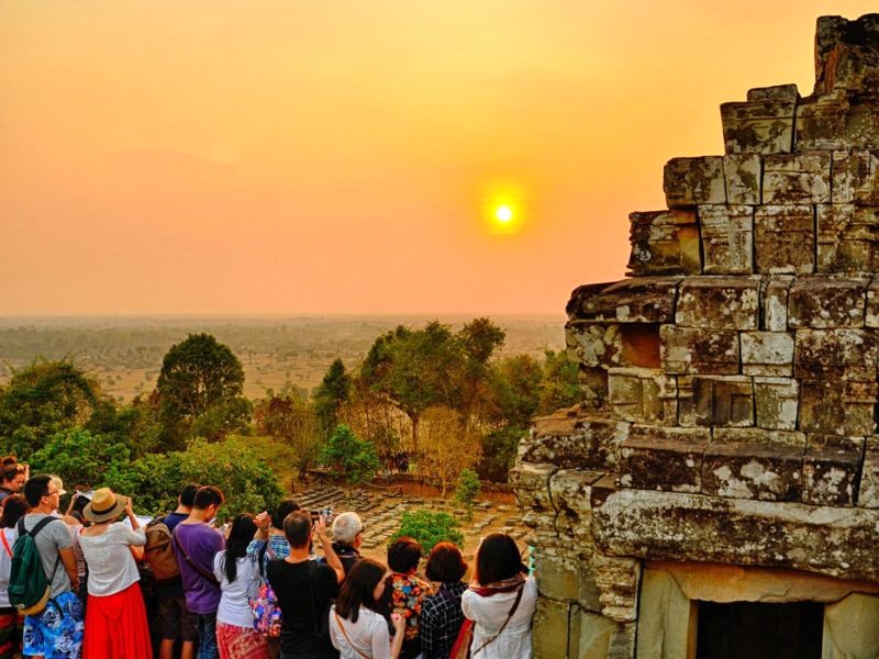 Bakheng: Ngắm hoàng hôn tuyệt đẹp tại Angkor Wat.