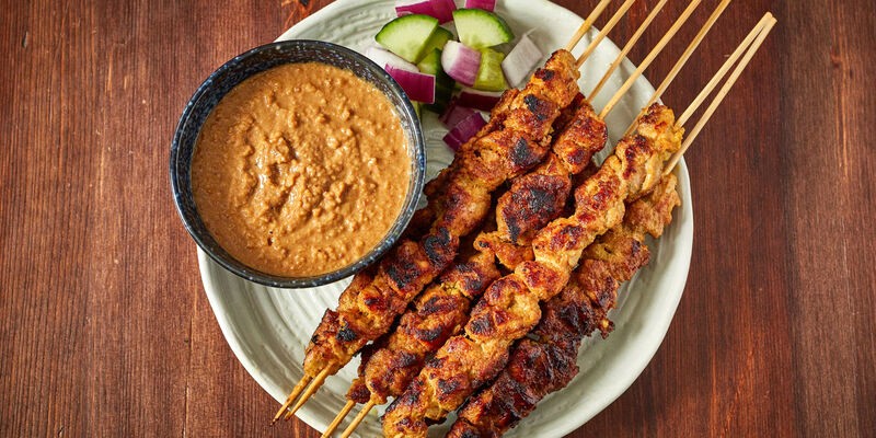 Satay: Thịt xiên nướng tẩm ướp cầu kỳ.