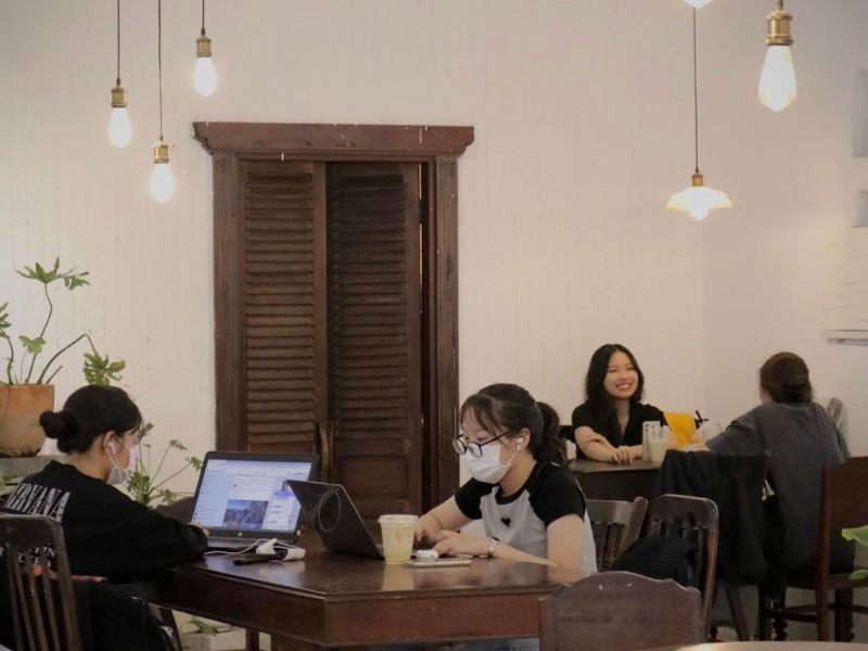 Lêu Hêu: Nơi hoàn hảo cho deadline và tụ tập bạn bè. (Ảnh: Lêu Hêu Cafe)