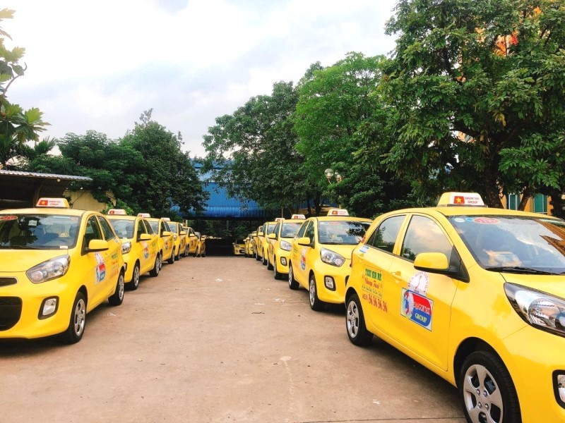 Taxi Vàng Đồng Nai: Xe 4-7 chỗ đời mới.