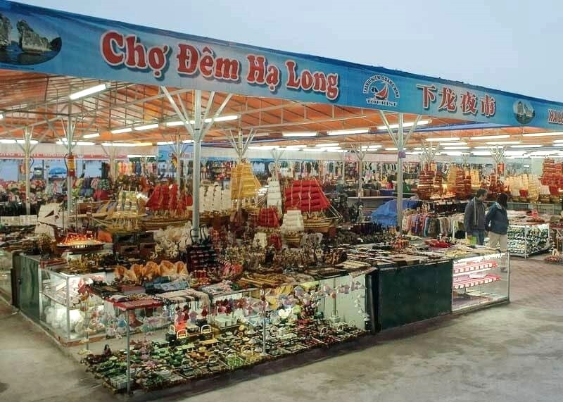 Chợ đêm Hạ Long: thiên đường lưu niệm.