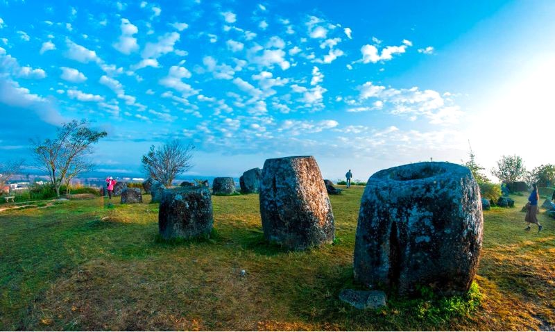 Cao nguyên Mương Phuôn: 52 điểm chum đá.