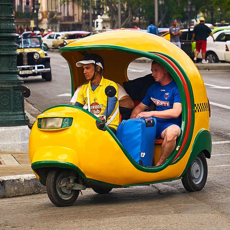 Taxi 3 bánh Cuba độc đáo