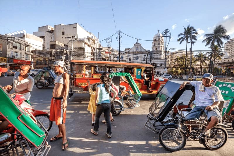 Manila, trung tâm Philippines, sở hữu nhiều phương tiện di chuyển.