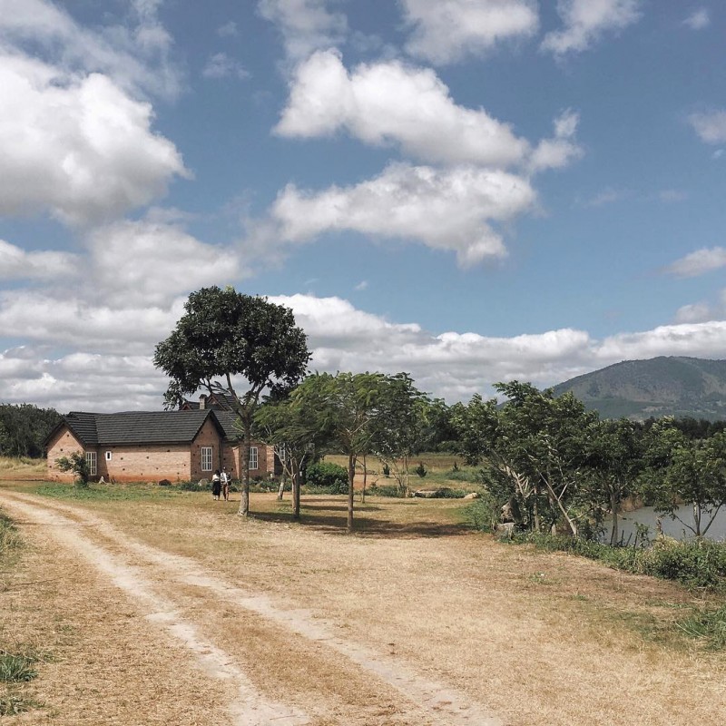 Đà Lạt Milk Farm: Đường rộng, thoáng đãng.