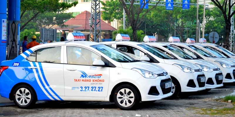 Đi taxi: Nhanh chóng, tiện lợi, không cần xách đồ.