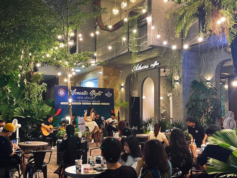 Athens thường tổ chức các buổi nhạc acoustic cực chill. (Ảnh: Athens)