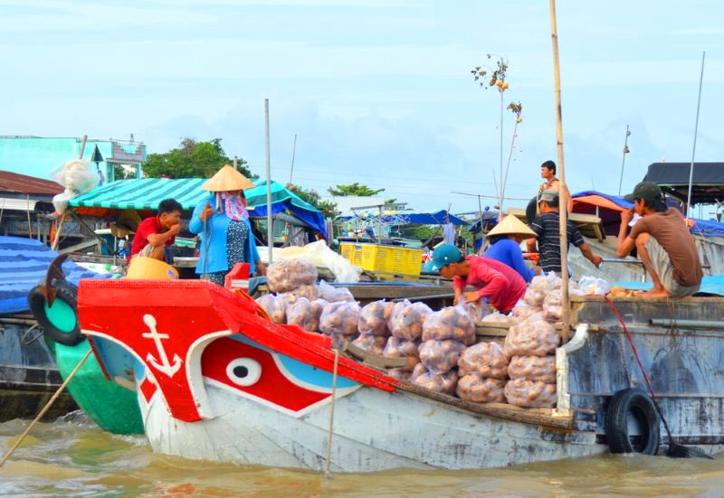 Chợ nổi Cái Răng - biểu tượng sầm uất, văn hóa sông nước miền Tây.