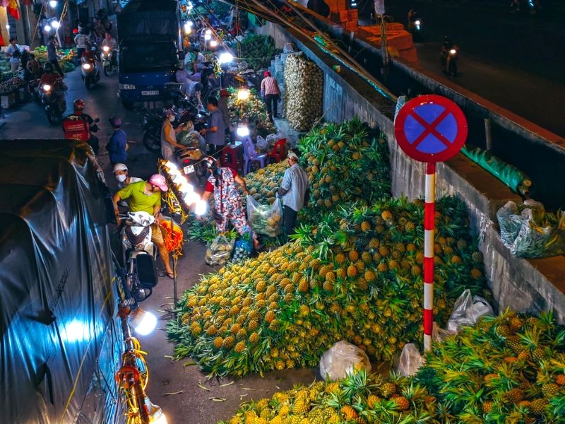 Chợ đầu mối Long Biên: Nông sản, thực phẩm giá rẻ bất ngờ! (Ảnh: Tú Phạm)