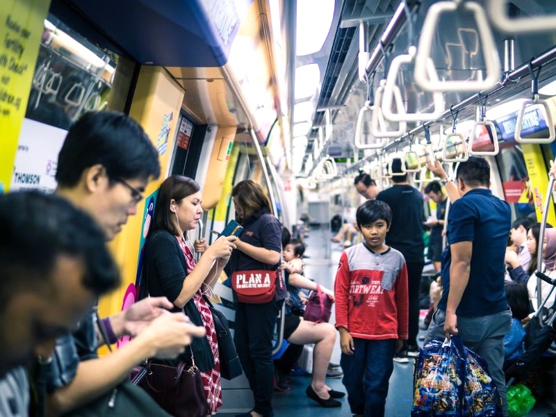 MRT, phương tiện phổ biến tại Singapore. (51 ký tự)