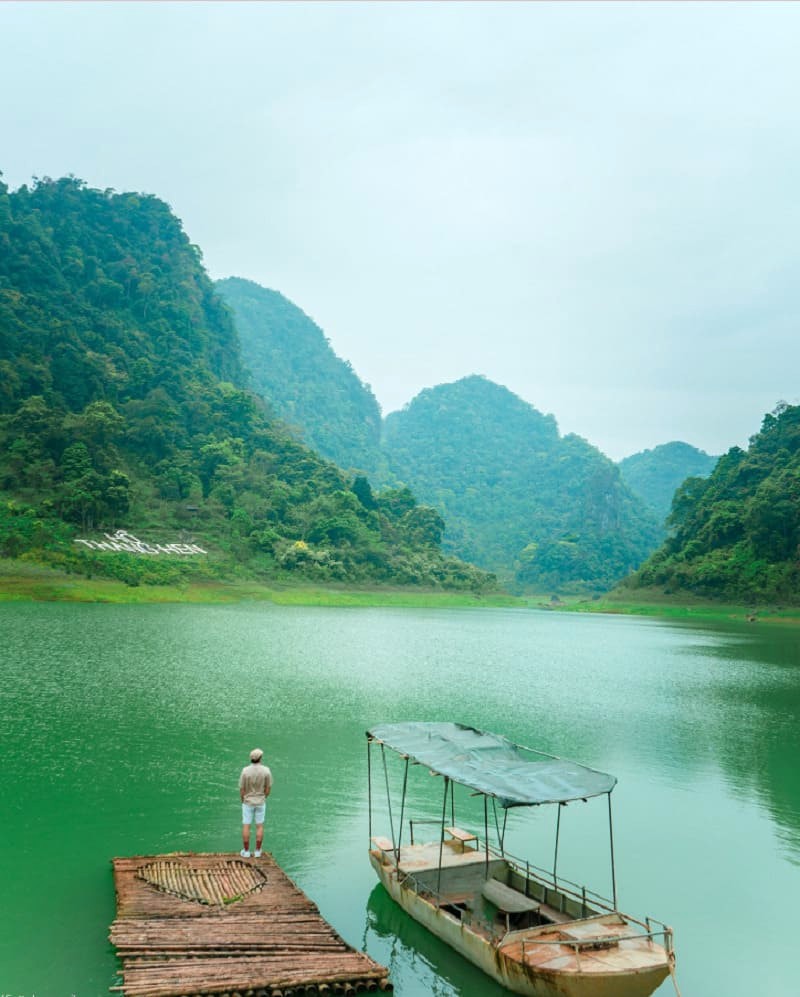 Ngắm cảnh Hồ Thang Hen trên thuyền, tuyệt vời!