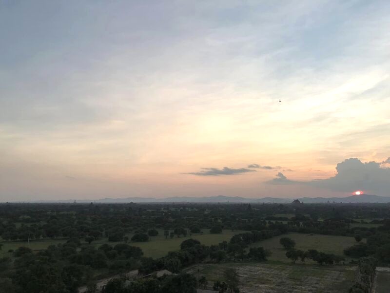 Du lịch Bagan, bạn cần bay đến Yangon hoặc Mandalay.