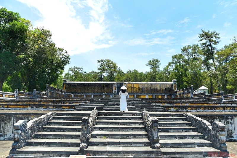 Lăng Gia Long: Nơi dấu ấn thời gian dẫn lối bạn đến mộ phần vua.