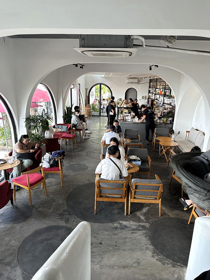 Soho Coffee tầng 1: đông đúc, lý tưởng cho nhóm bạn, gia đình.