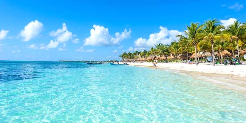 Cancun: Thiên đường biển với làn nước trong vắt, nhiều sắc màu mê hoặc.