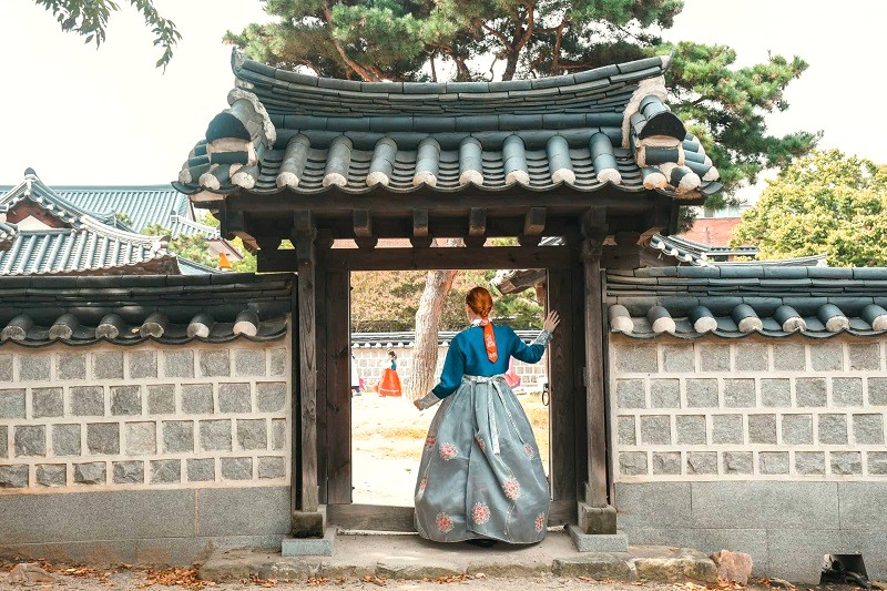 Thuê hanbok chụp ảnh tại đây.