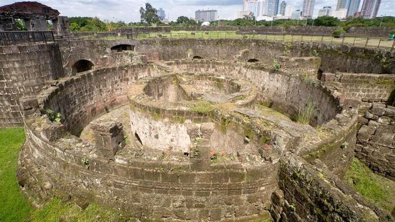 Thành cổ Intramuros, kiệt tác kiến trúc Tây Ban Nha tại Manila.