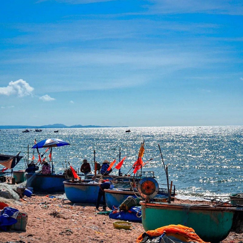 Làng chài rộn ràng cuộc sống ngư dân. Ghé thăm, bạn sẽ được trải nghiệm một ngày làm ngư phủ thực thụ. (Ảnh: Nguyễn Anh Đức)