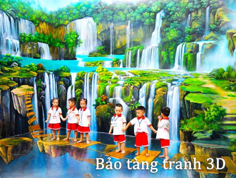 Bé tạo dáng vui nhộn với tranh 3D.