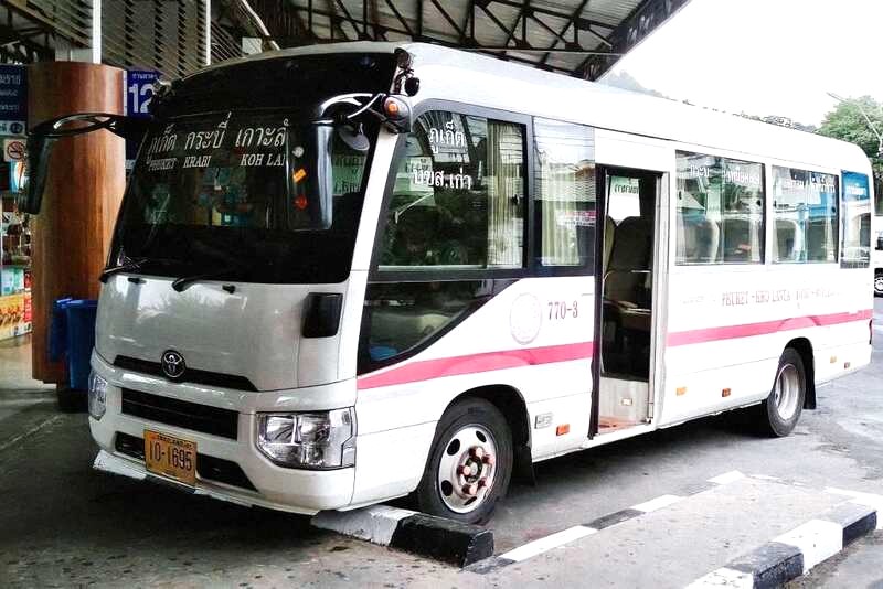 Di chuyển đến Phang Nga bằng xe bus.