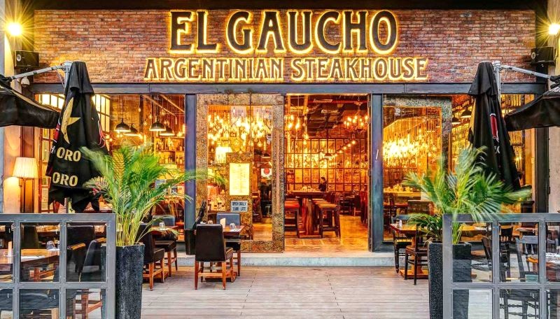 El Gaucho Steakhouse, như tên gọi, là nhà hàng chuyên phục vụ các món steak ngon tại quận 1.