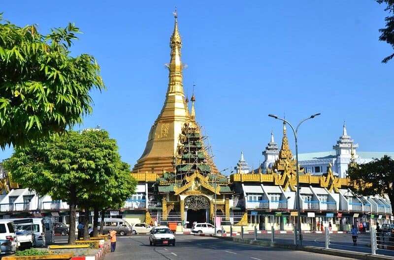 Chùa Sule nằm ngay trung tâm Yangon.