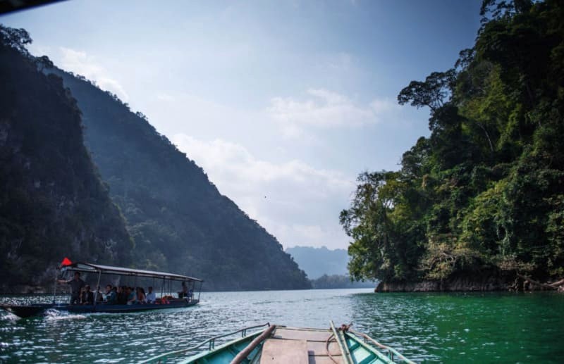 Hồ Thang Hen: Phong cảnh hữu tình.