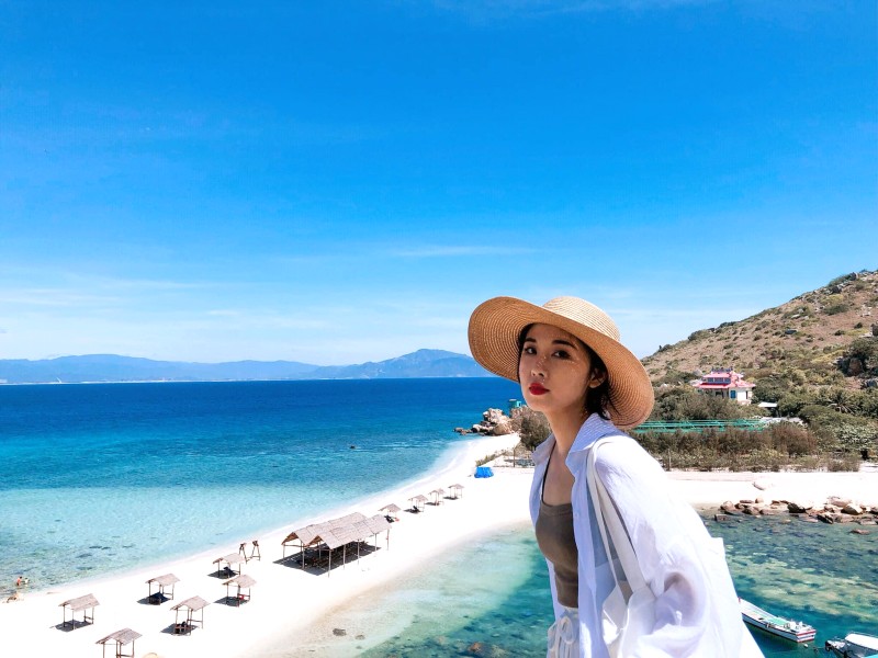 Nha Trang nắng gắt, nhớ mang đầy đủ đồ che nắng để tiếp tục khám phá nhé! ☀️🏖️