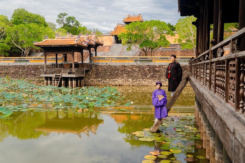 Hồ thơ mộng thu hút du khách Huế.