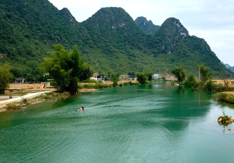 Du lịch Trùng Khánh Cao Bằng, đừng bỏ lỡ Sông Quậy Sơn.