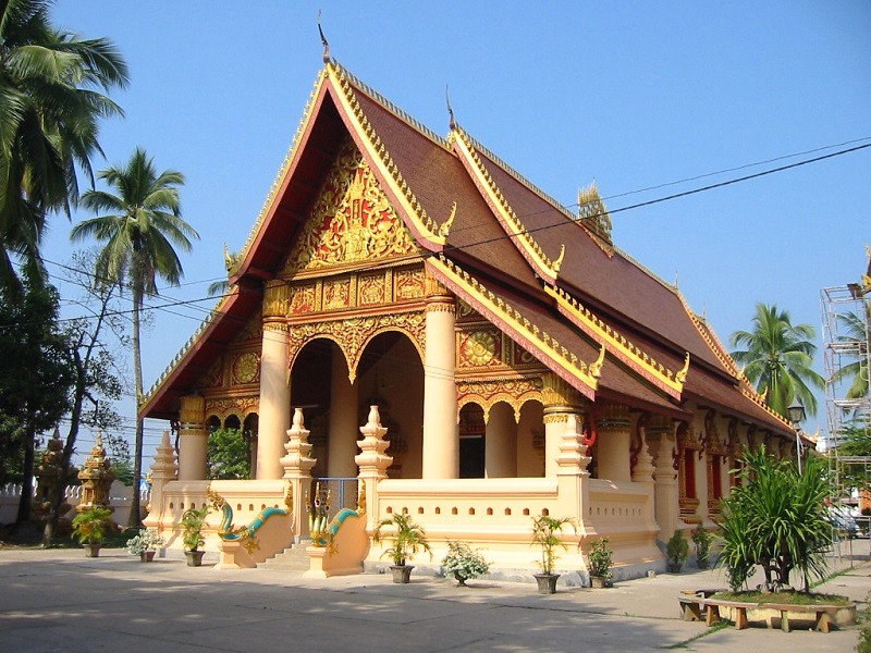 Wat Si Muang là ngôi chùa linh thiêng, quan trọng đối với người Lào.