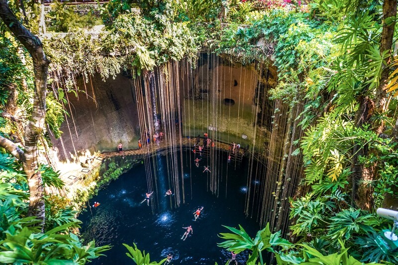 Cancun nổi tiếng với những hố sụt (Cenote) độc đáo.