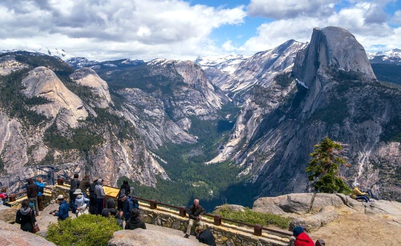 Glacier Point: Tầm nhìn toàn cảnh Yosemite ngoạn mục.