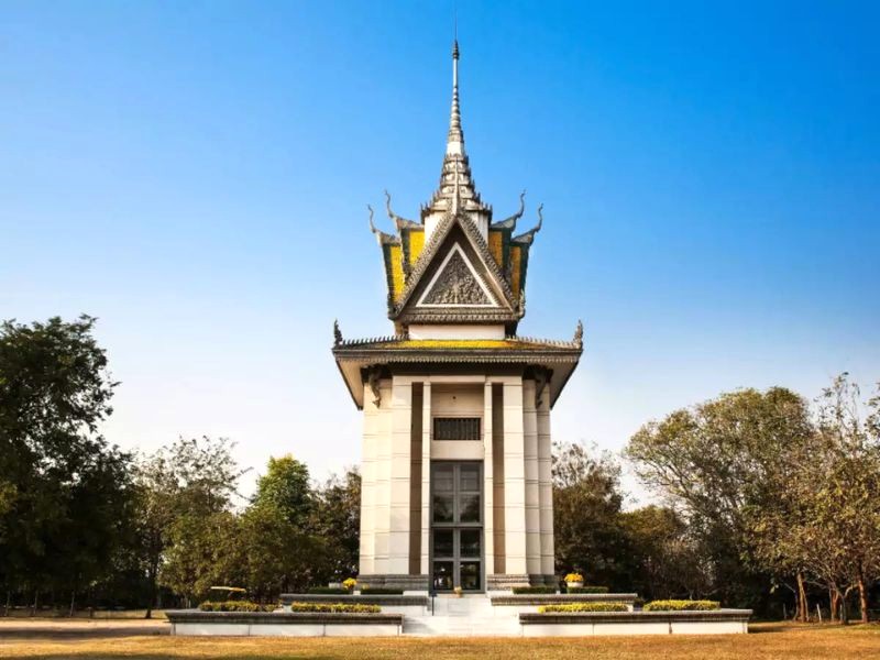 Choeung Ek Memorial tưởng niệm nạn nhân diệt chủng.